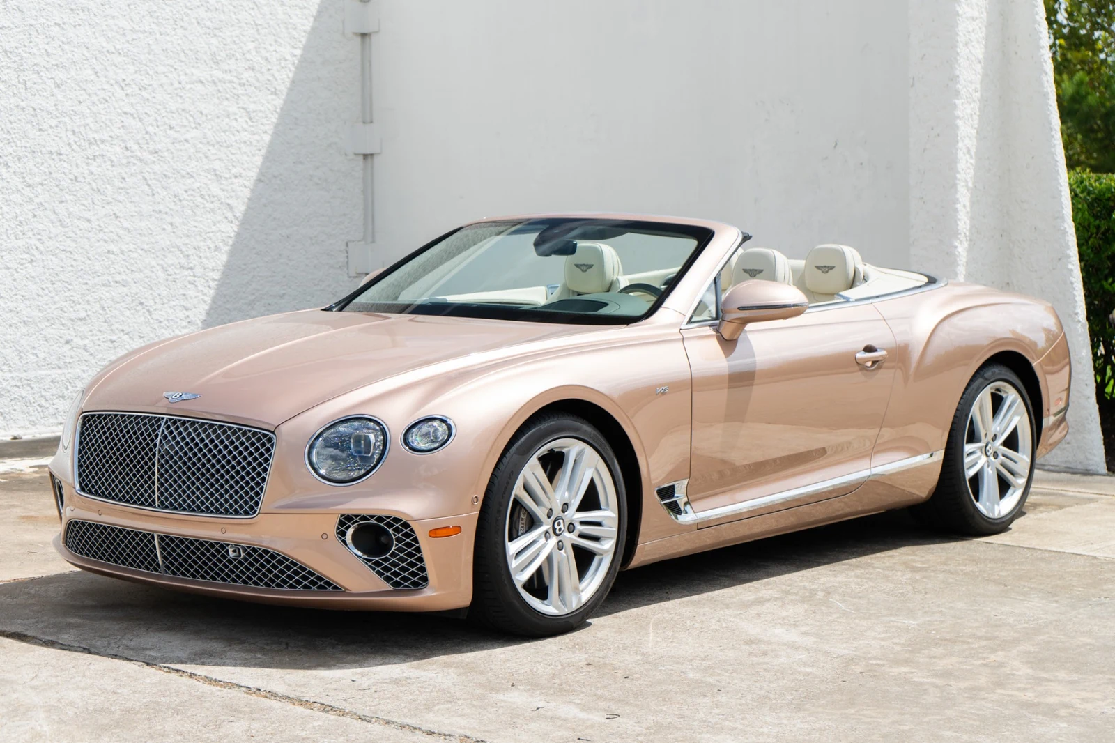 2022 Bentley Continental GTC V8, 2/30