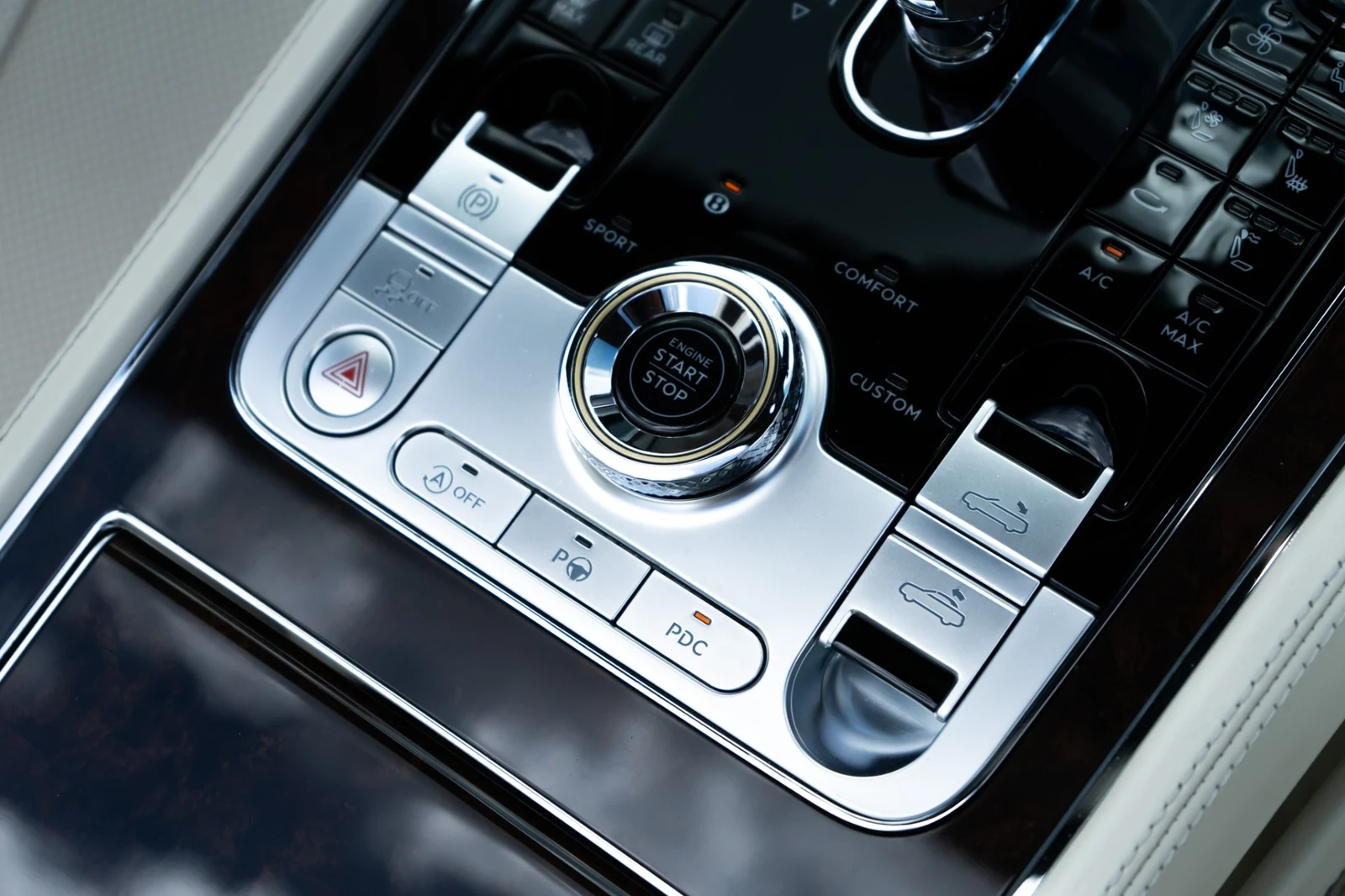2022 Bentley Continental GTC V8, 18/30
