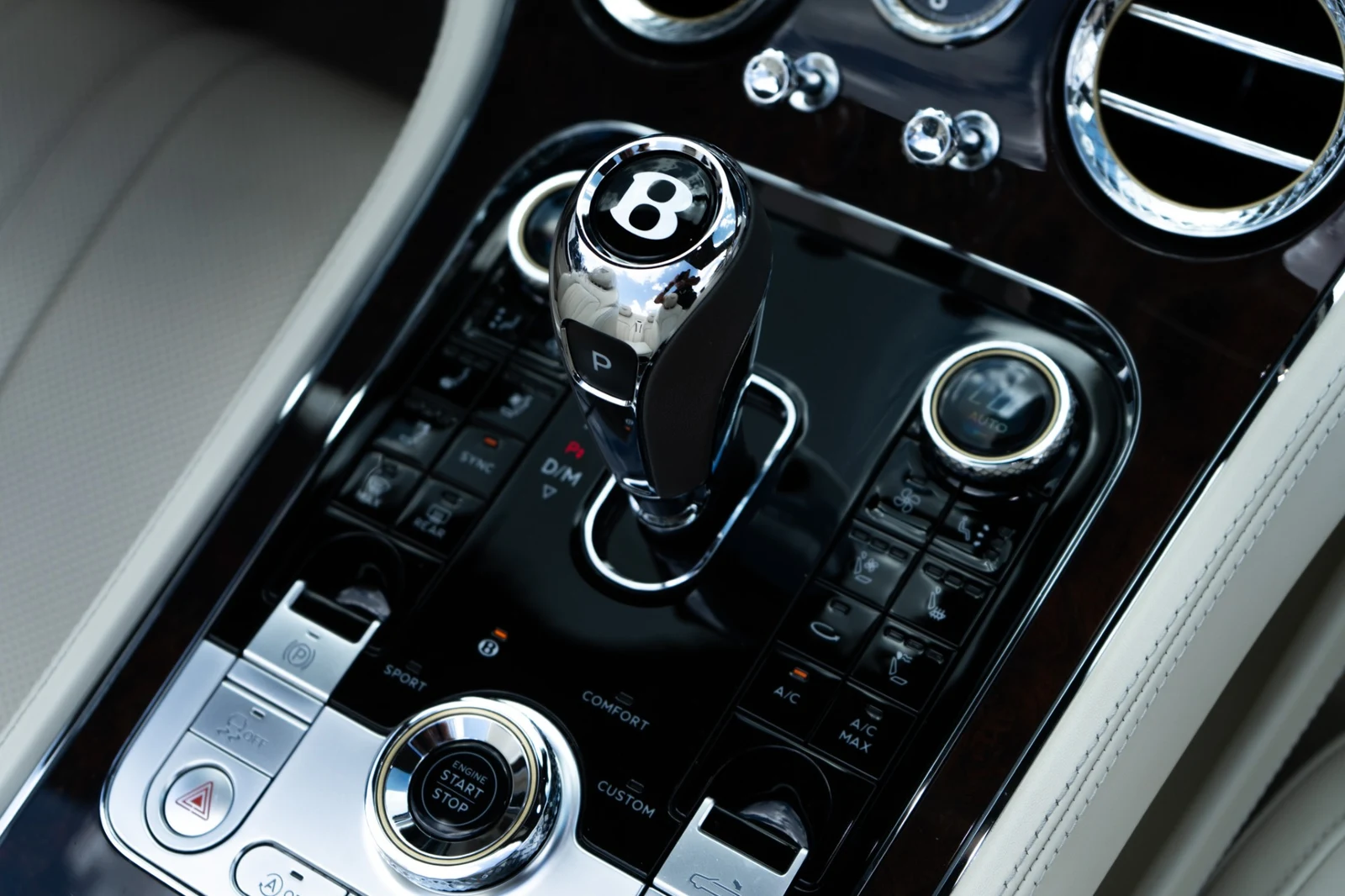 2022 Bentley Continental GTC V8, 19/30