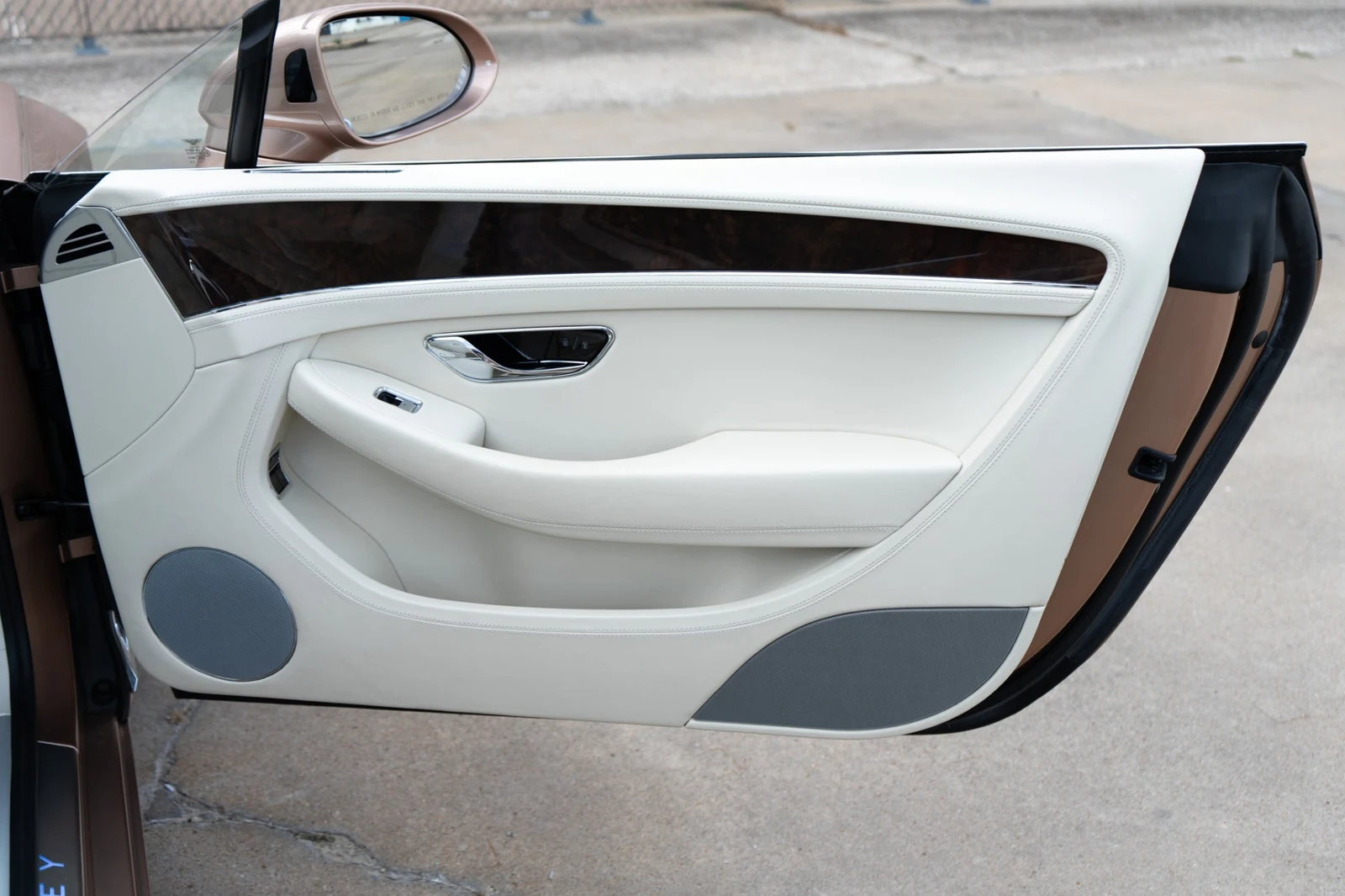 2022 Bentley Continental GTC V8, 25/30