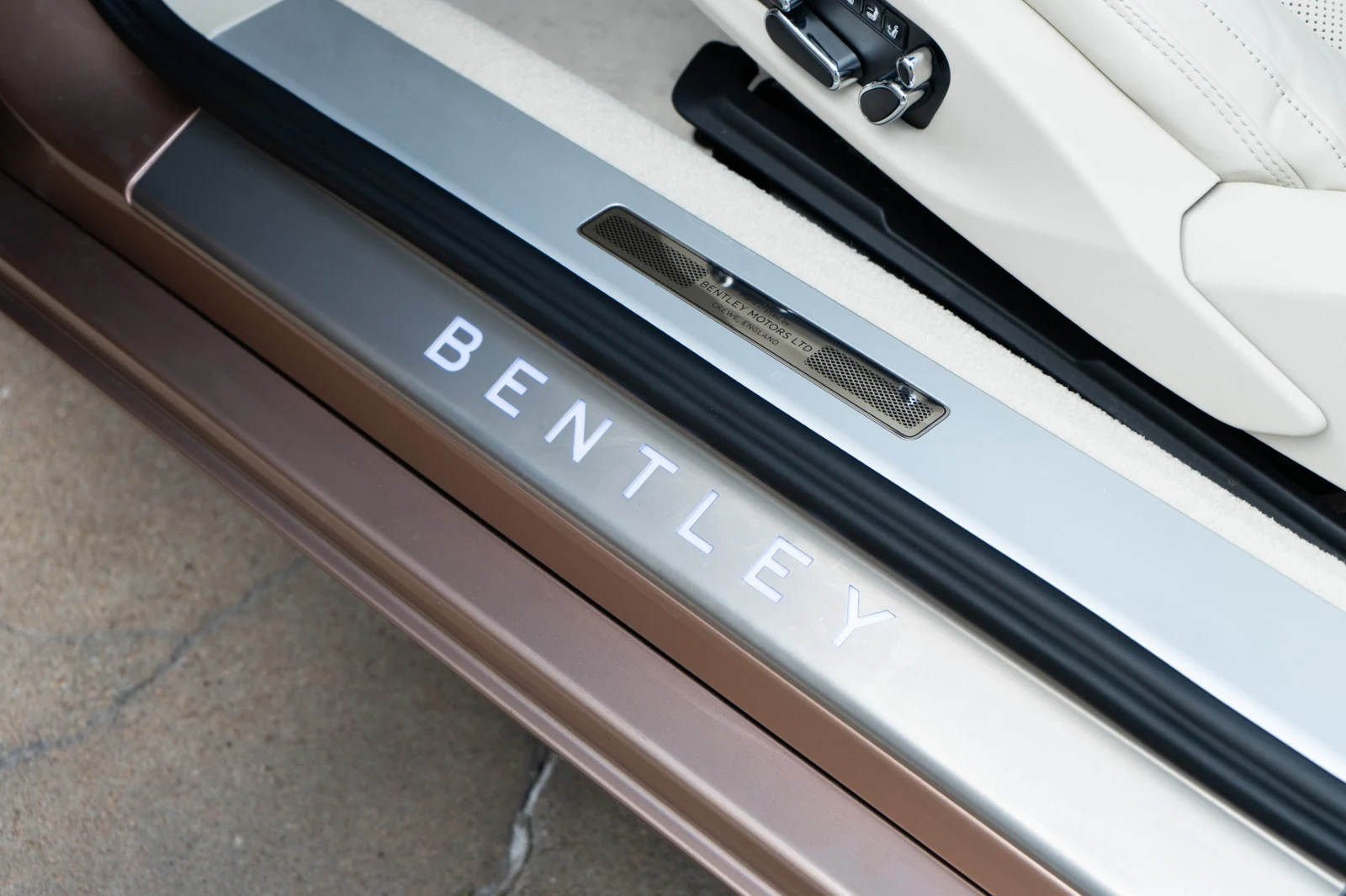 2022 Bentley Continental GTC V8, 26/30