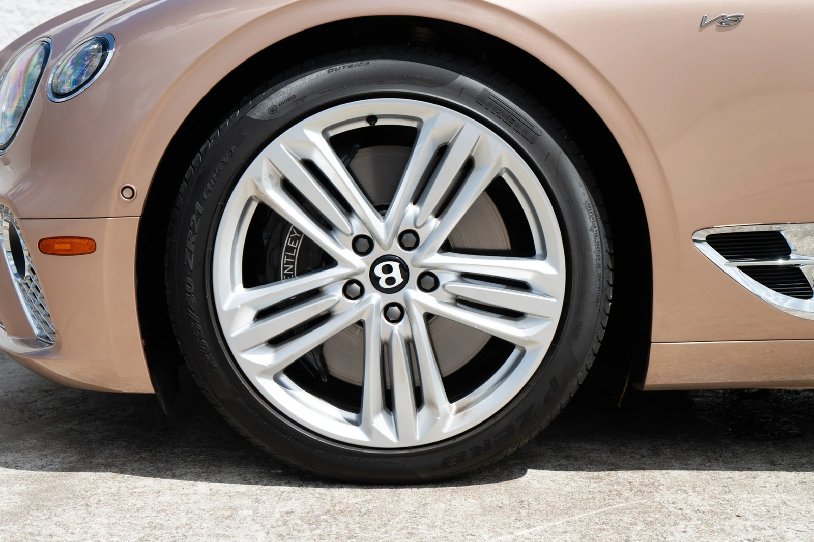 2022 Bentley Continental GTC V8, 28/30