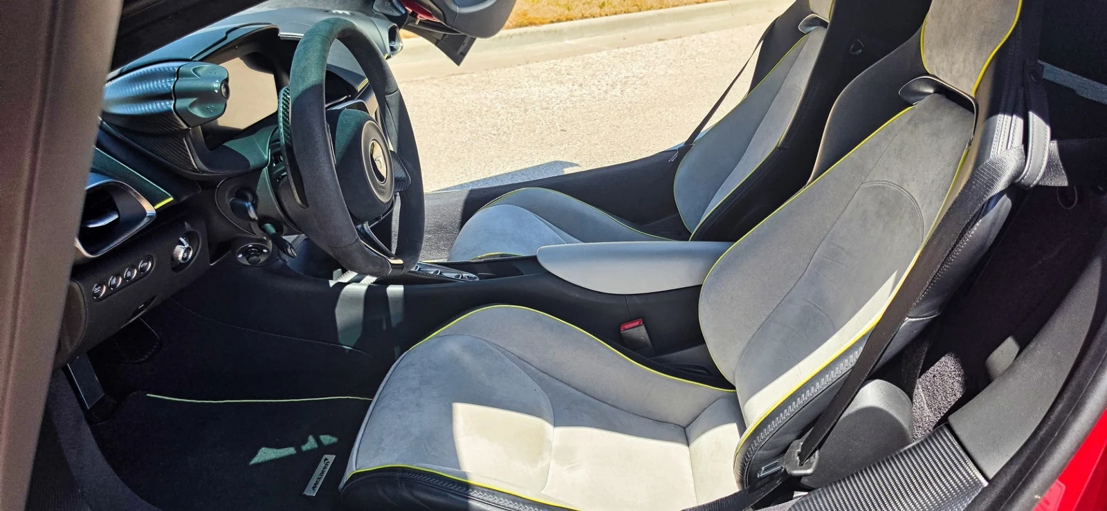 2024 McLaren Artura, 12/30