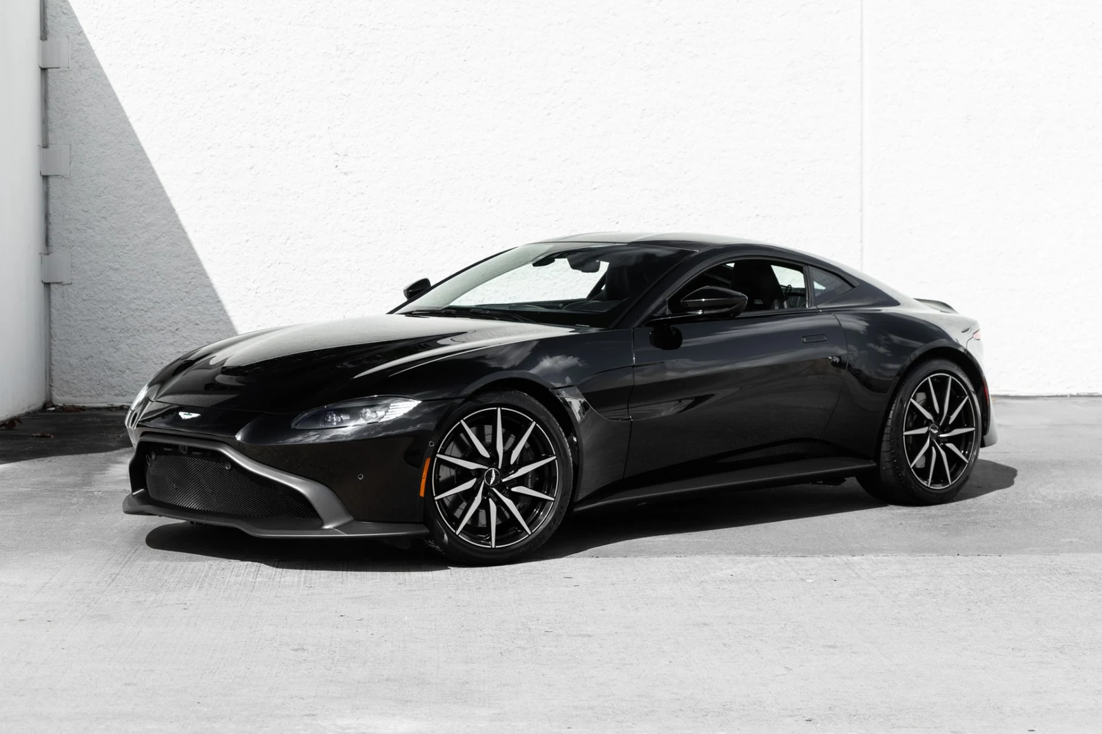 Aston Martin Vantage | iLusso Houston