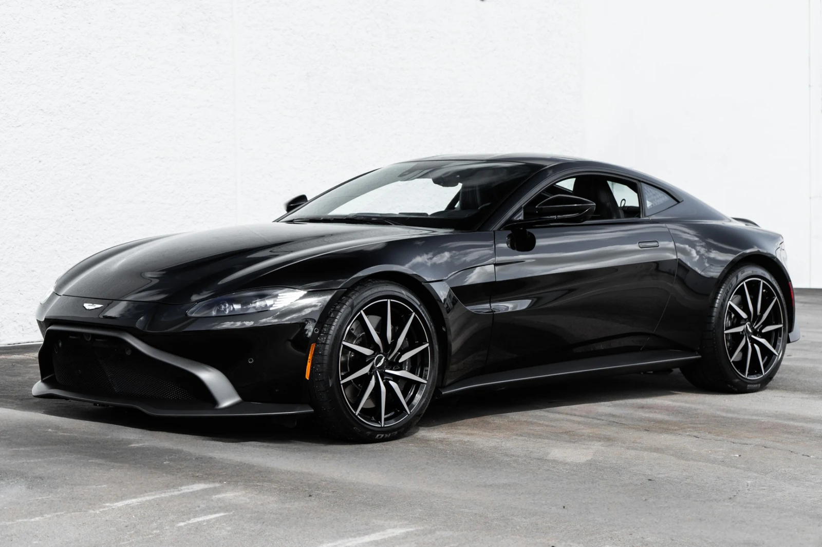 2019 Aston Martin Vantage, 2/30
