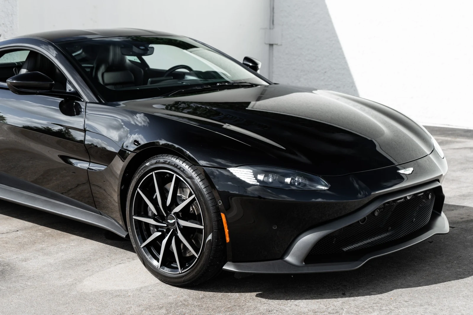 2019 Aston Martin Vantage, 12/30