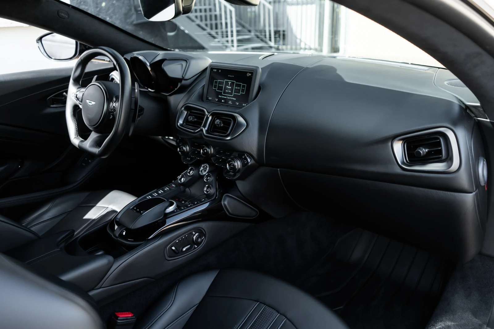 2019 Aston Martin Vantage, 13/30