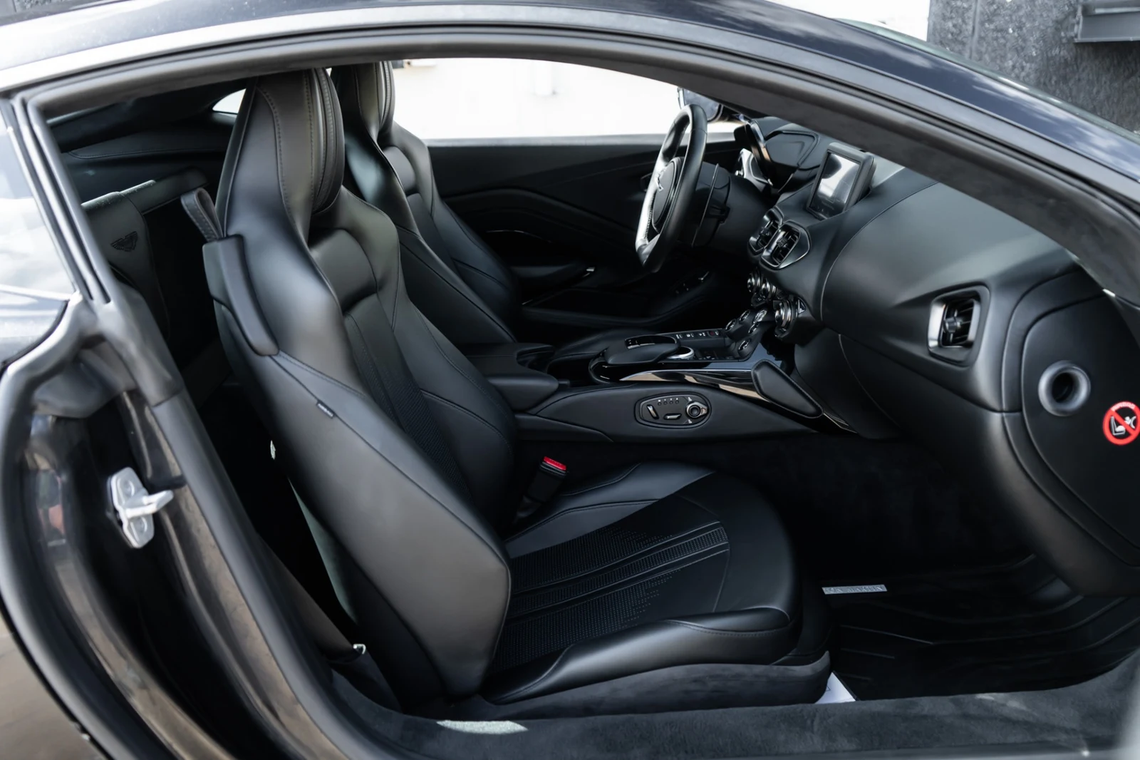 2019 Aston Martin Vantage, 14/30