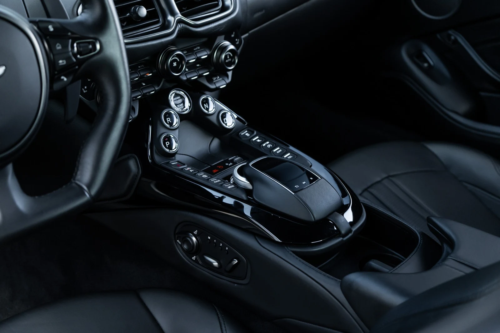 2019 Aston Martin Vantage, 16/30