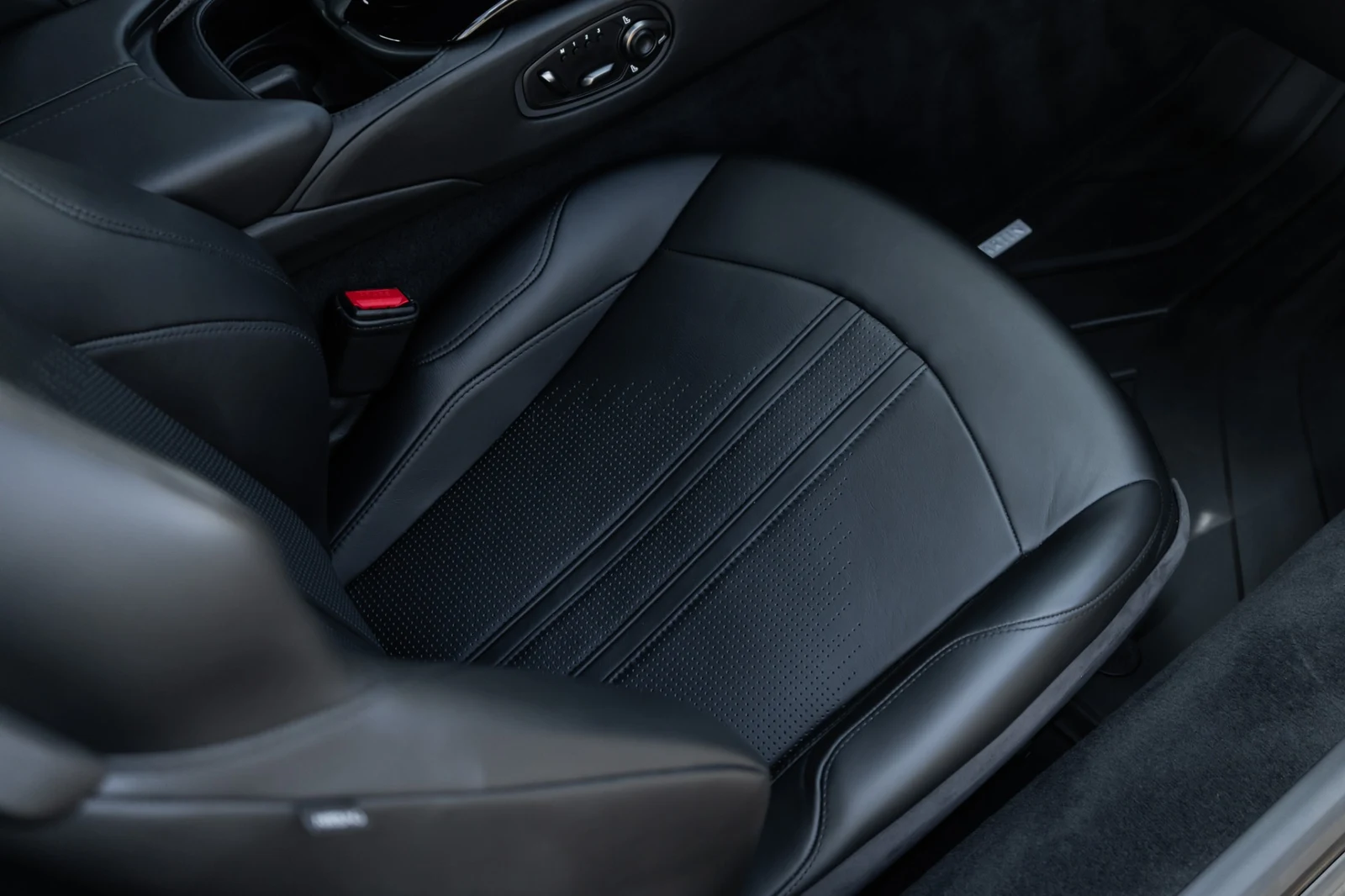 2019 Aston Martin Vantage, 20/30