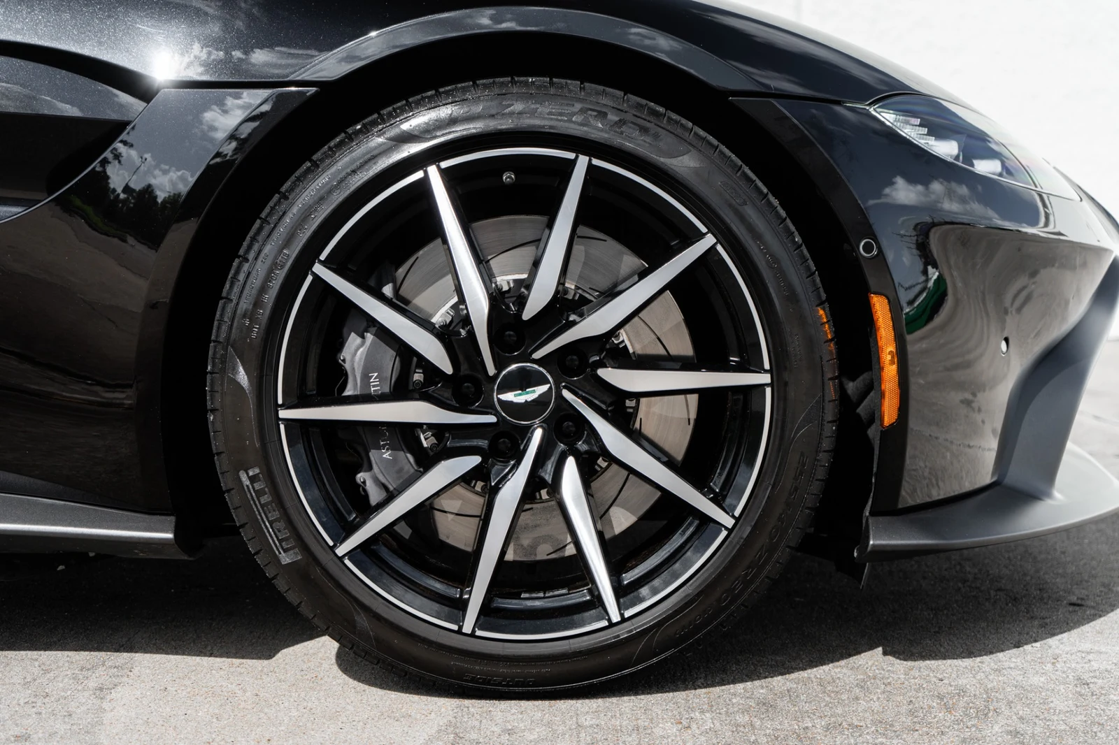 2019 Aston Martin Vantage, 24/30