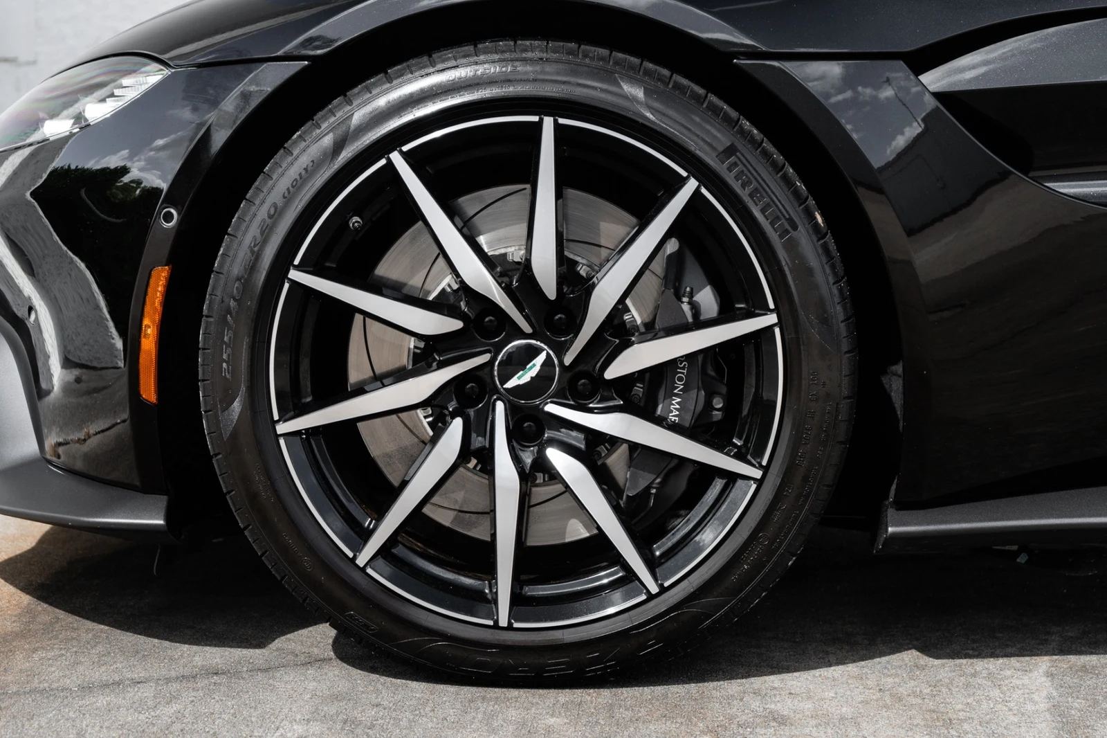 2019 Aston Martin Vantage, 25/30