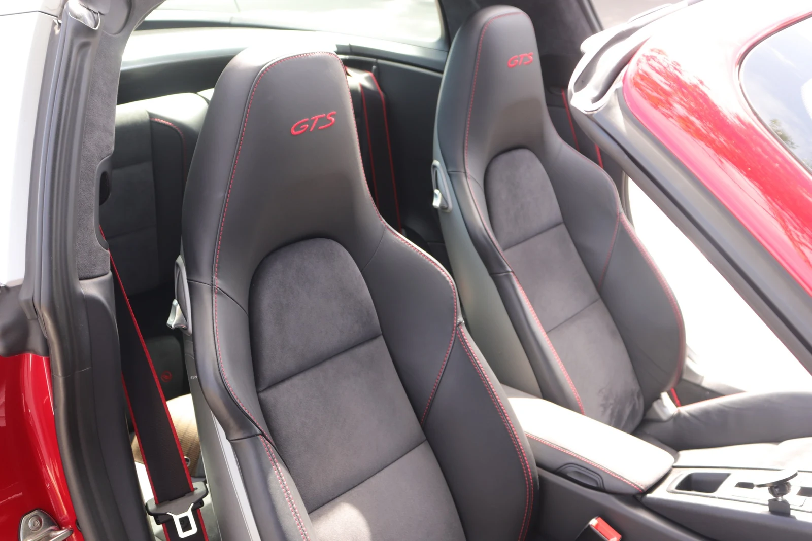 2016 Porsche 911 (991.1) Targa 4 GTS, 2/30
