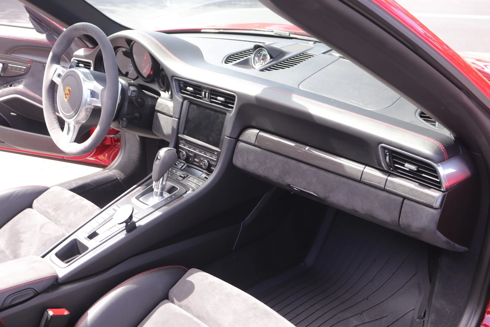 2016 Porsche 911 (991.1) Targa 4 GTS, 24/30