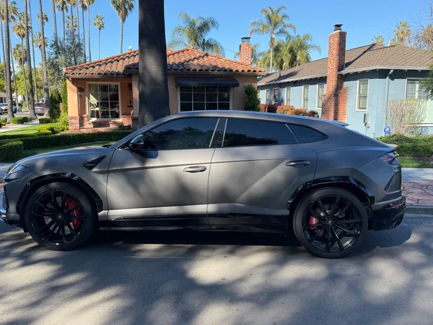 2022 Lamborghini Urus, 3/16