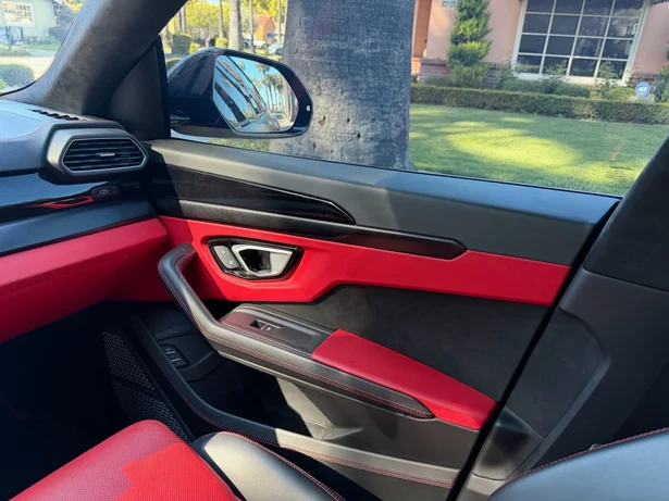 2022 Lamborghini Urus, 8/16