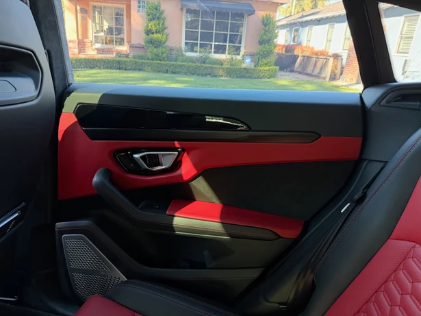 2022 Lamborghini Urus, 9/16
