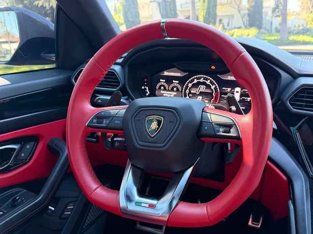 2022 Lamborghini Urus, 10/16