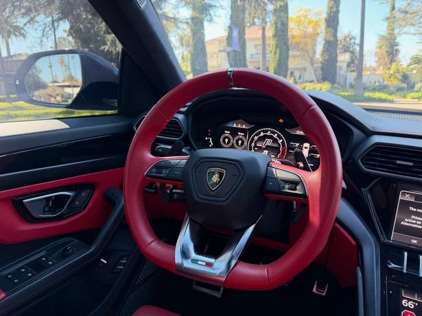 2022 Lamborghini Urus, 11/16