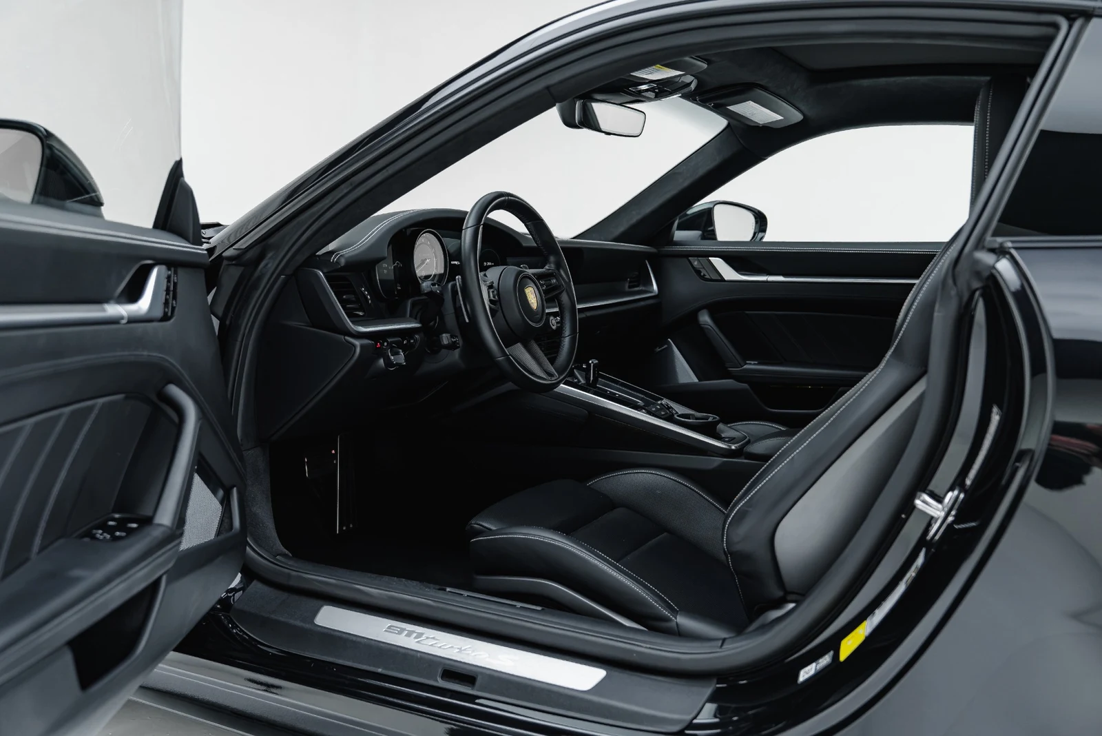 2021 Porsche 911 Turbo S, 2/30