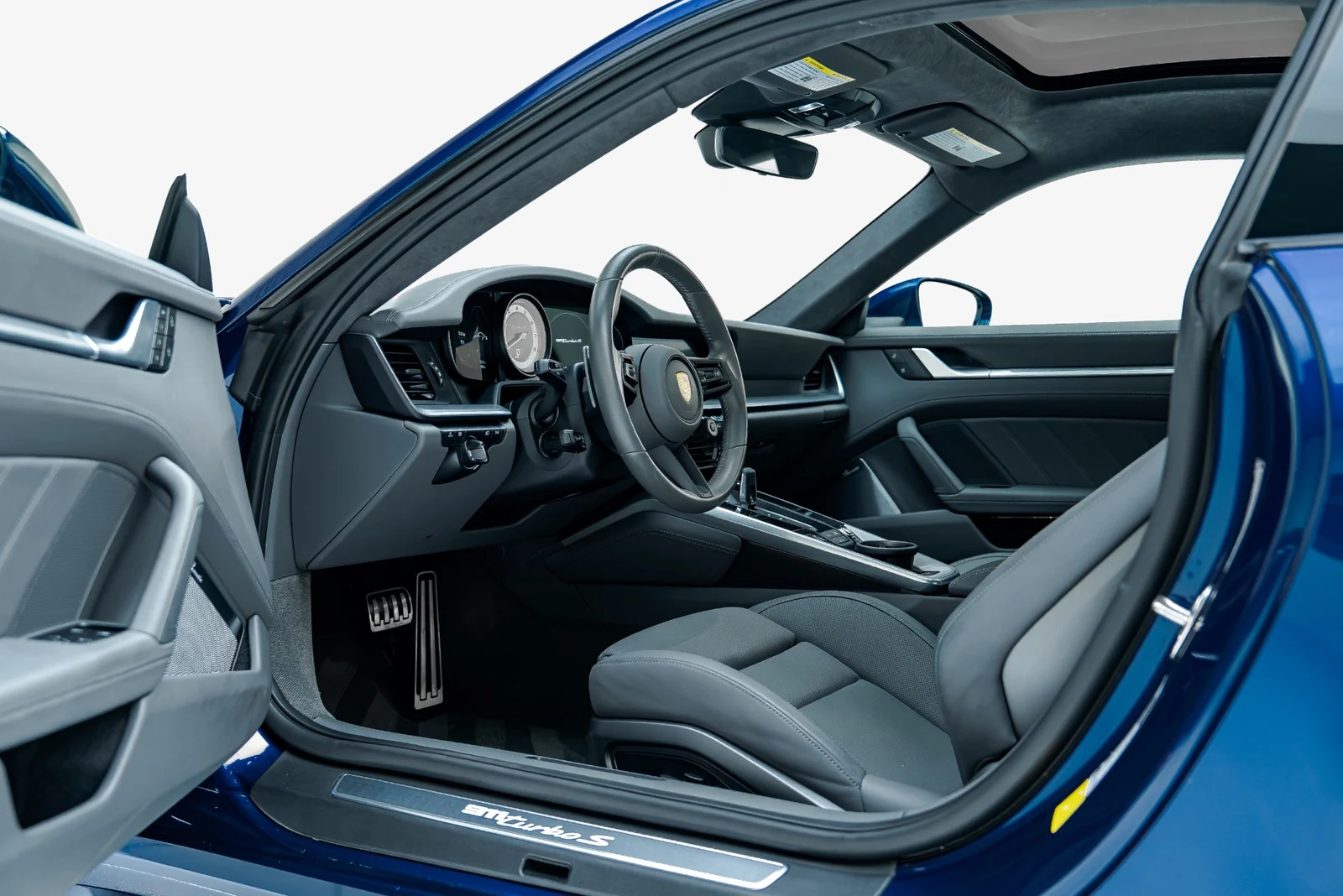 2022 Porsche 911 Turbo S, 2/30