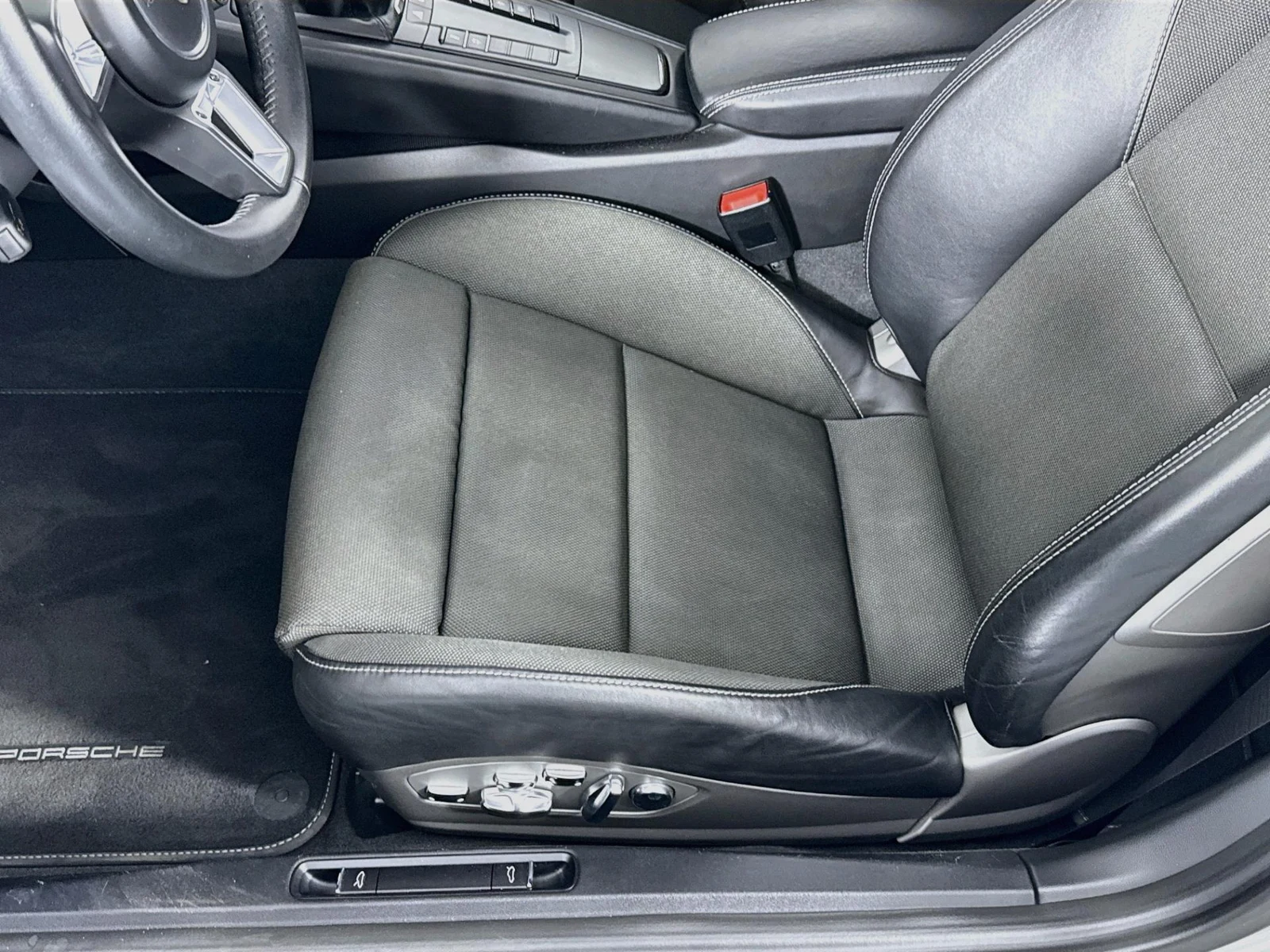 2018 Porsche 911 Carrera 4 GTS, 10/30