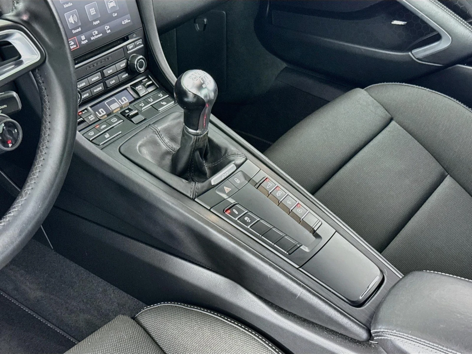 2018 Porsche 911 Carrera 4 GTS, 20/30