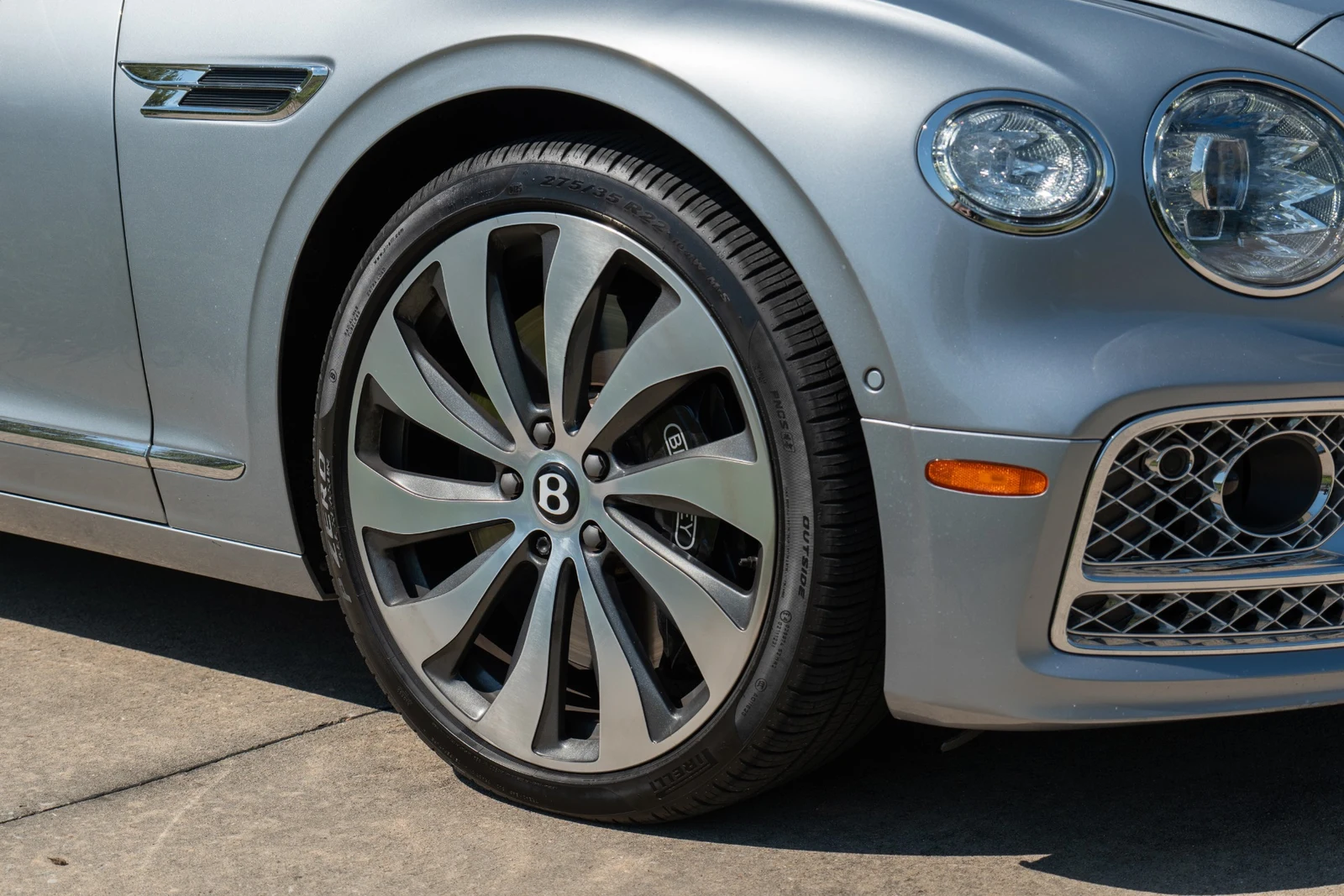 2022 Bentley Flying Spur V8, 4/30