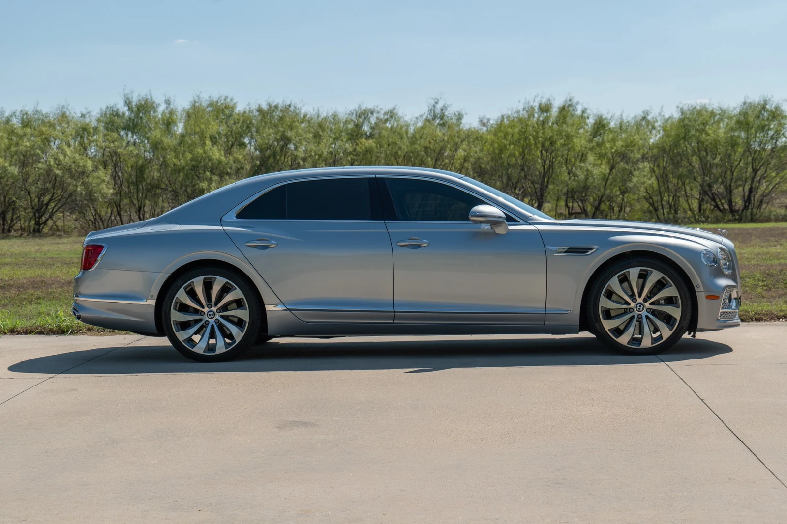 2022 Bentley Flying Spur V8, 6/30