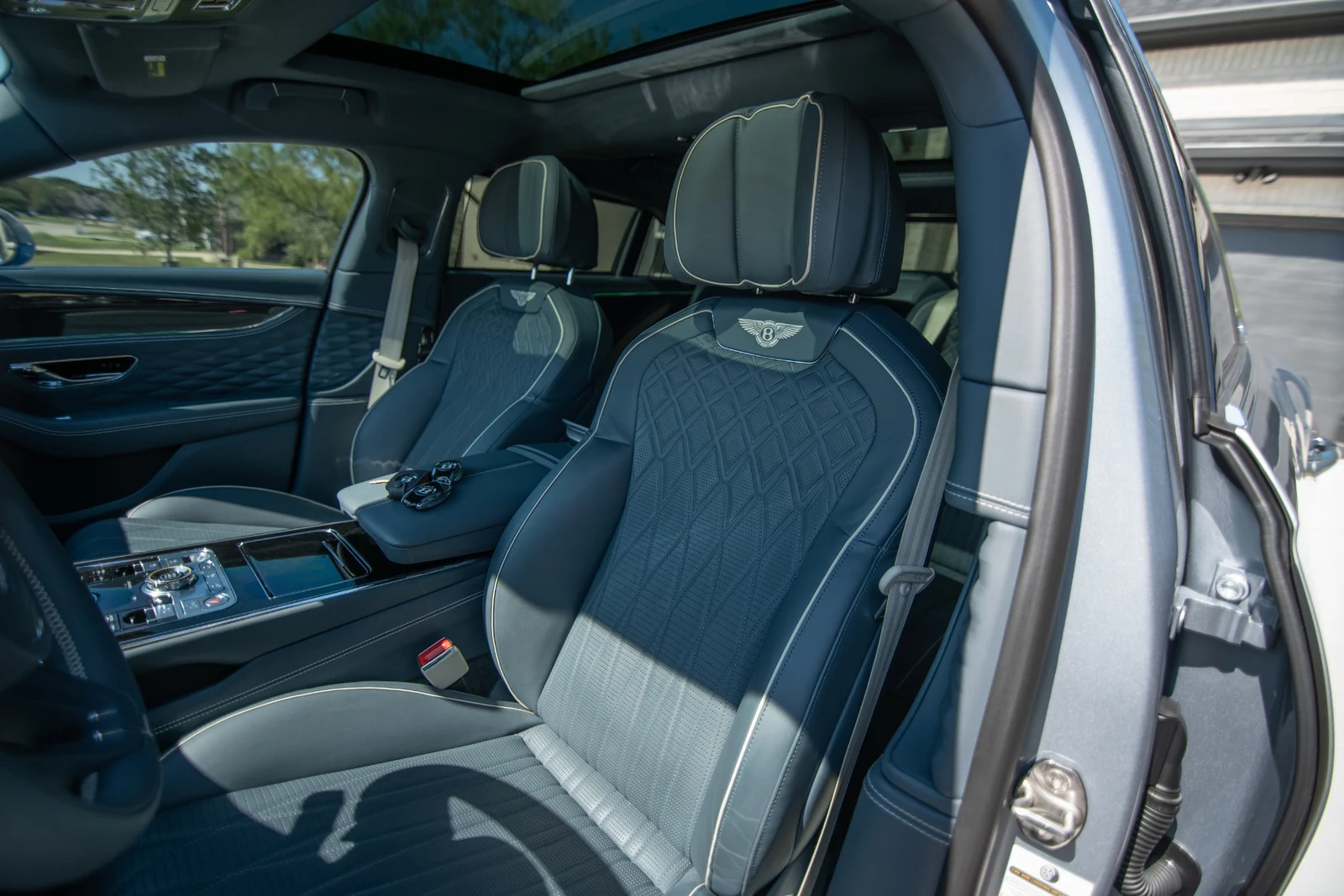 2022 Bentley Flying Spur V8, 13/30