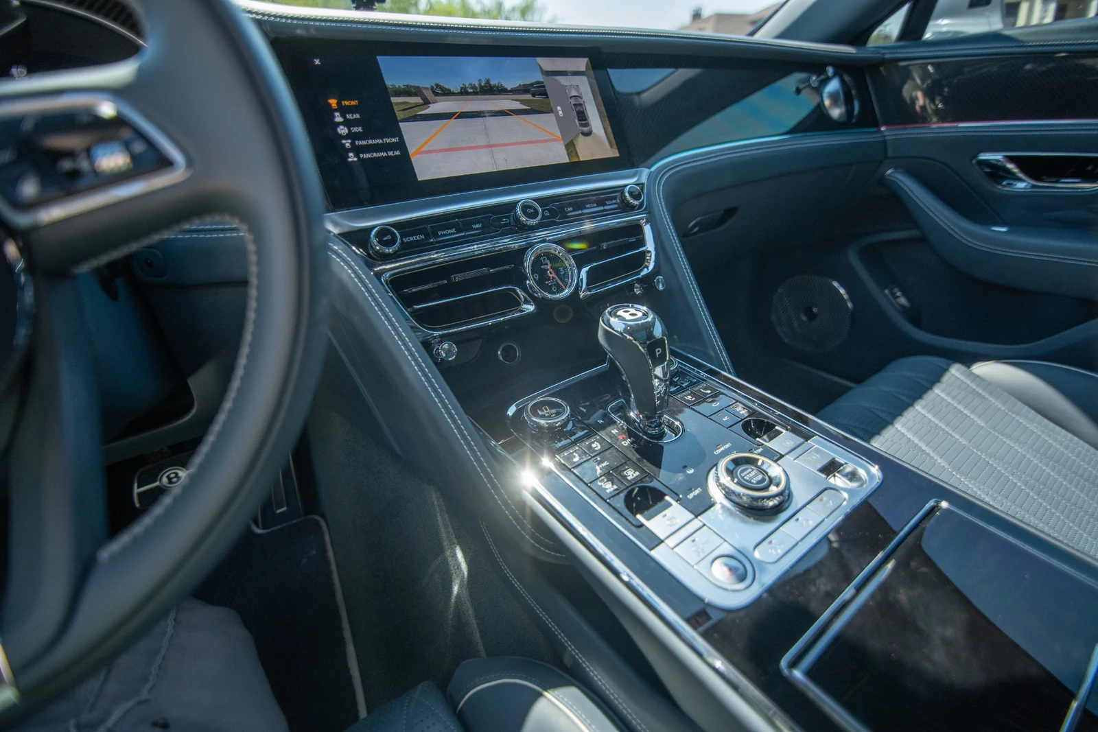 2022 Bentley Flying Spur V8, 17/30