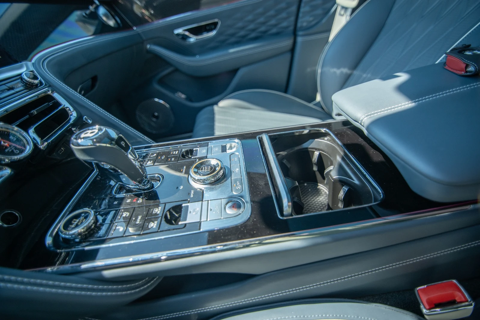 2022 Bentley Flying Spur V8, 18/30