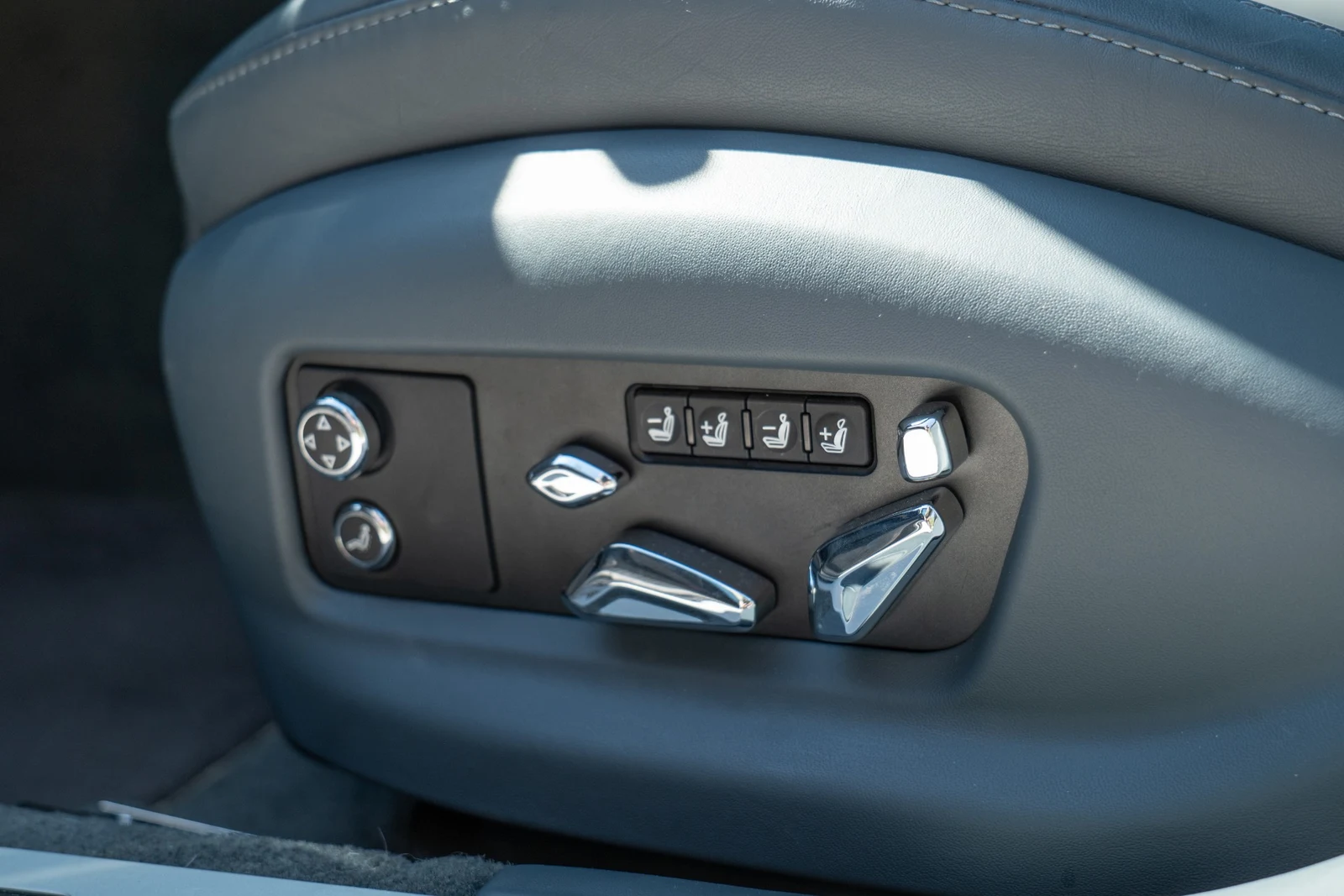 2022 Bentley Flying Spur V8, 26/30