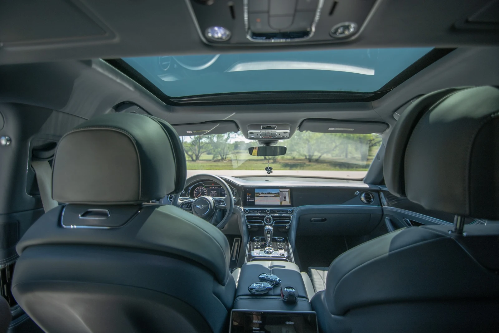 2022 Bentley Flying Spur V8, 28/30