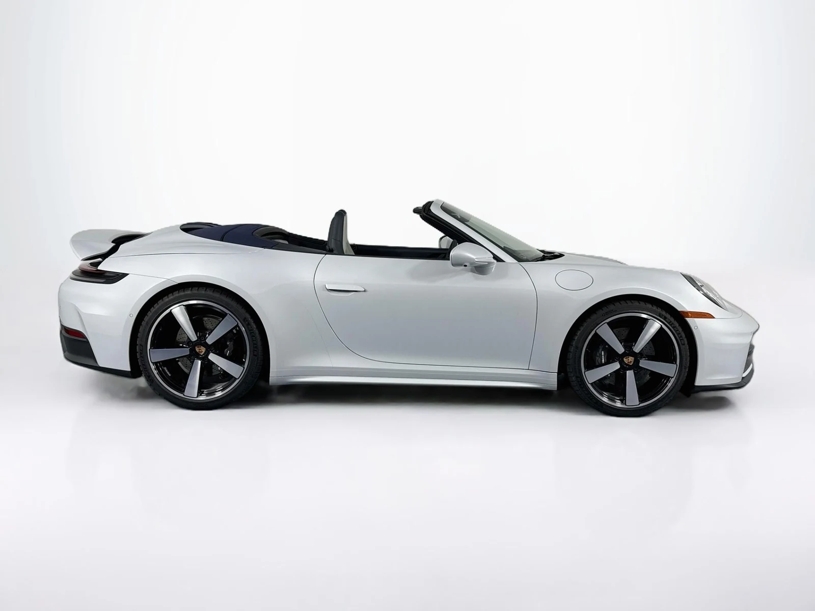 2025 Porsche 911 Carrera Cabriolet, 2/30