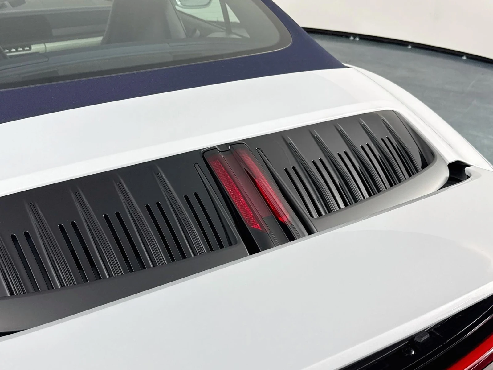 2025 Porsche 911 Carrera Cabriolet, 24/30