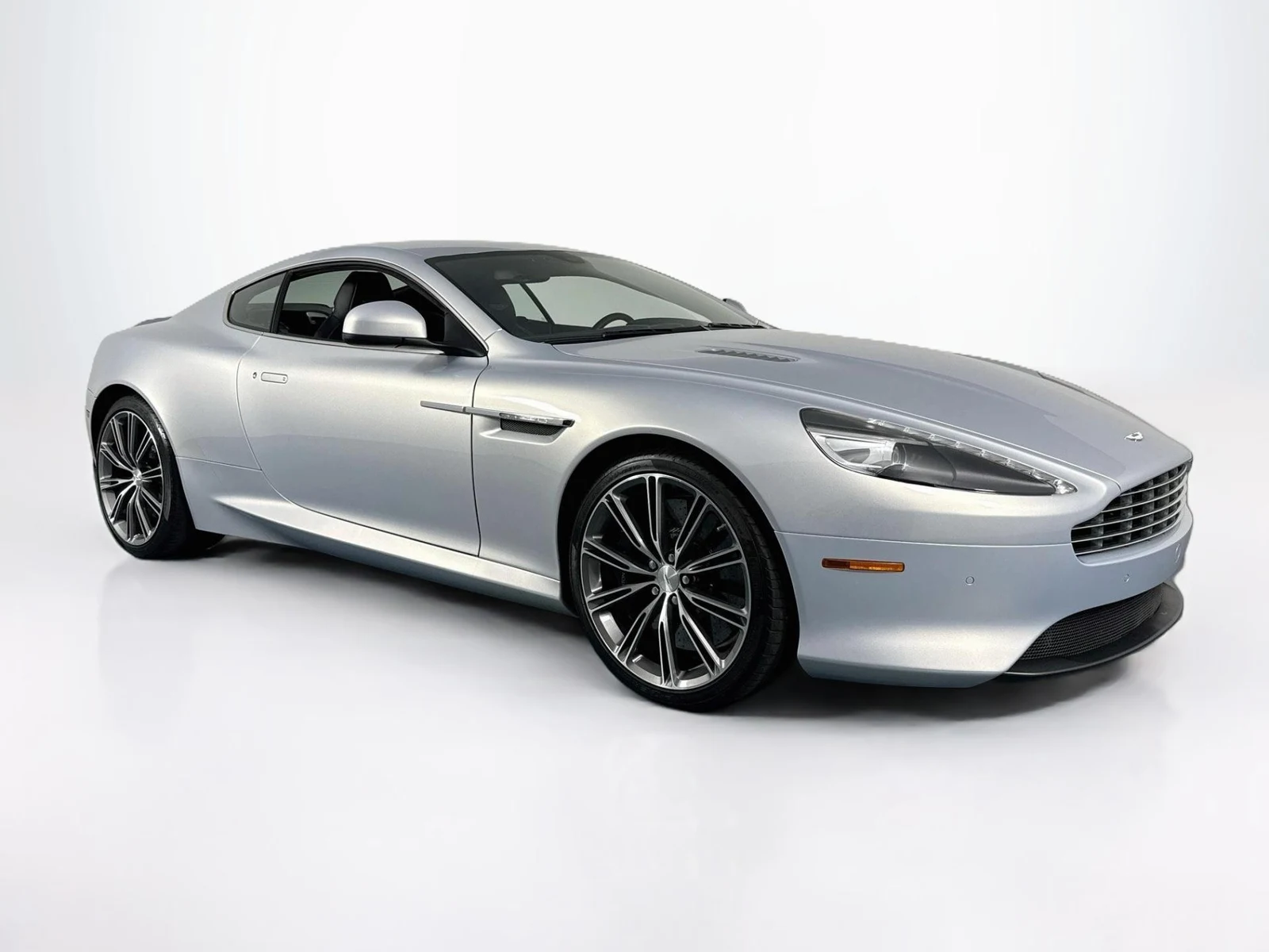 2014 Aston Martin DB9, 2/30