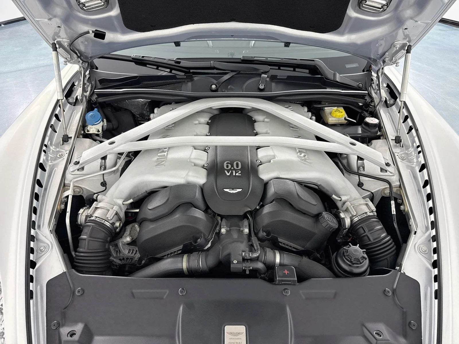 2014 Aston Martin DB9, 15/30
