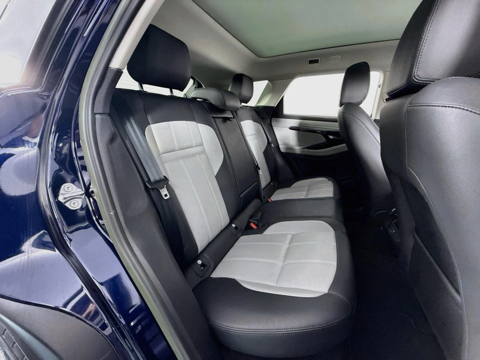 2023 Land Rover Range Rover Evoque P250 R-Dynamic SE, 15/30