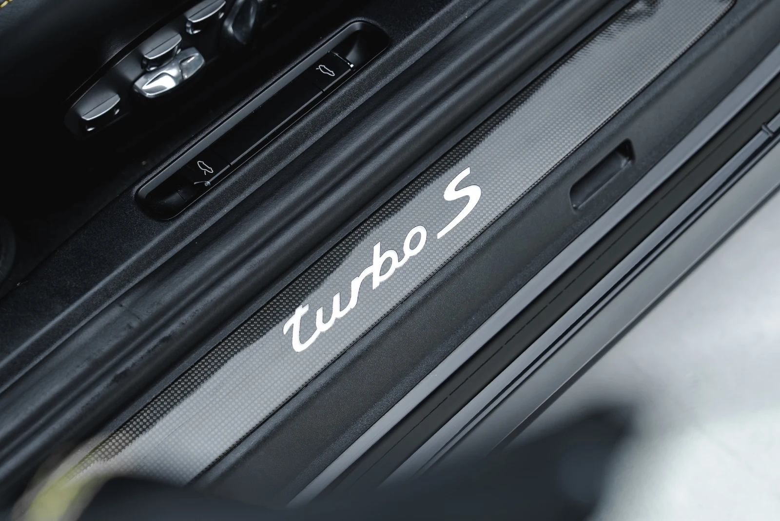 2014 Porsche 911 Turbo S, 19/30