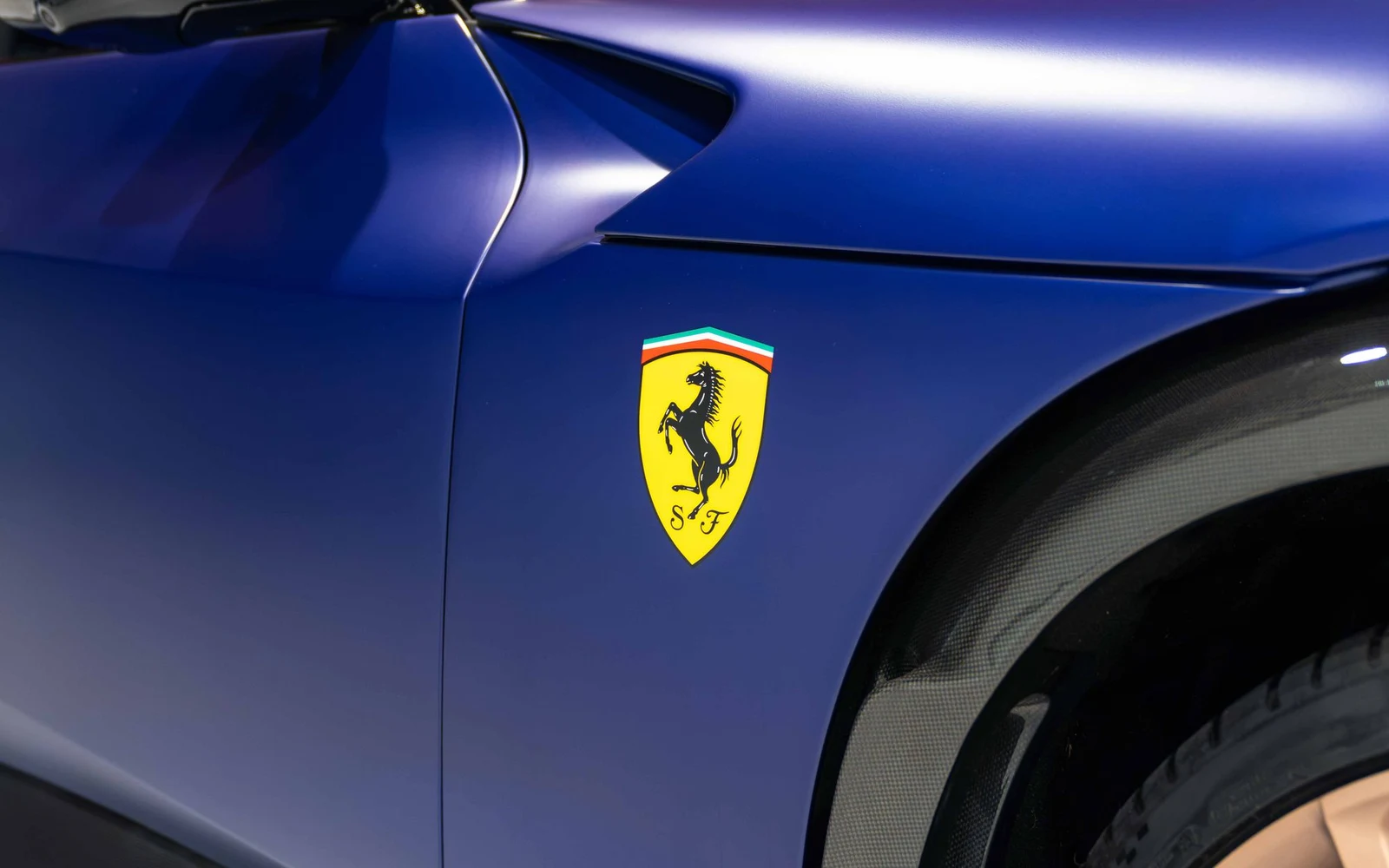Ferrari Purosangue, 3/10