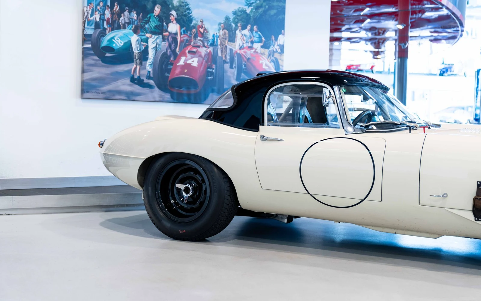 Jaguar E-Type Series 1 Roadster, Lightweight-style competition car, 4/10