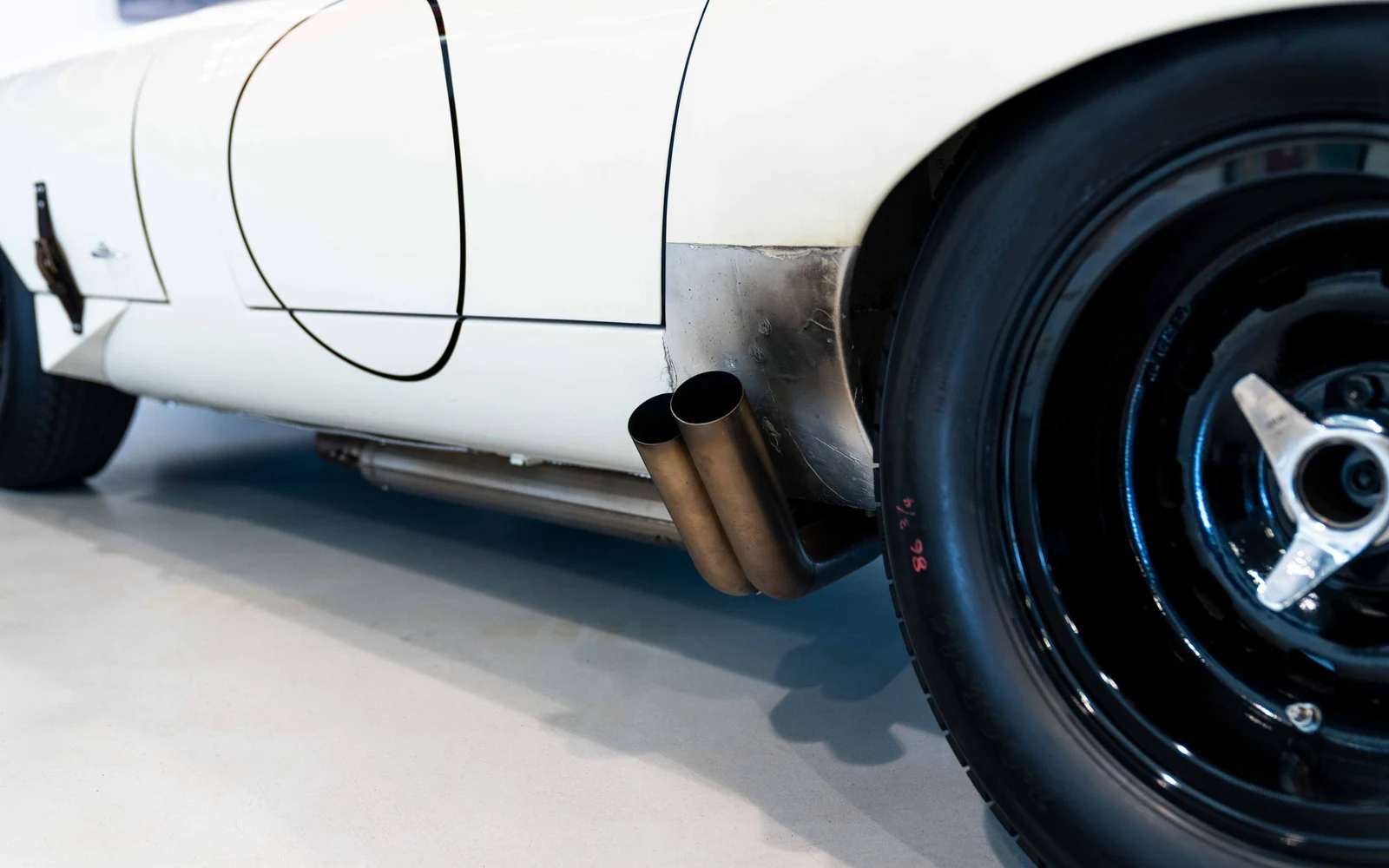 Jaguar E-Type Series 1 Roadster, Lightweight-style competition car, 9/10