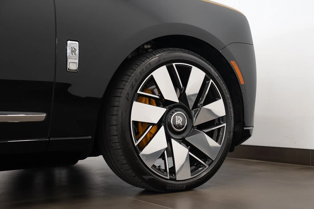 2025 Rolls-Royce Cullinan Series II, 6/24