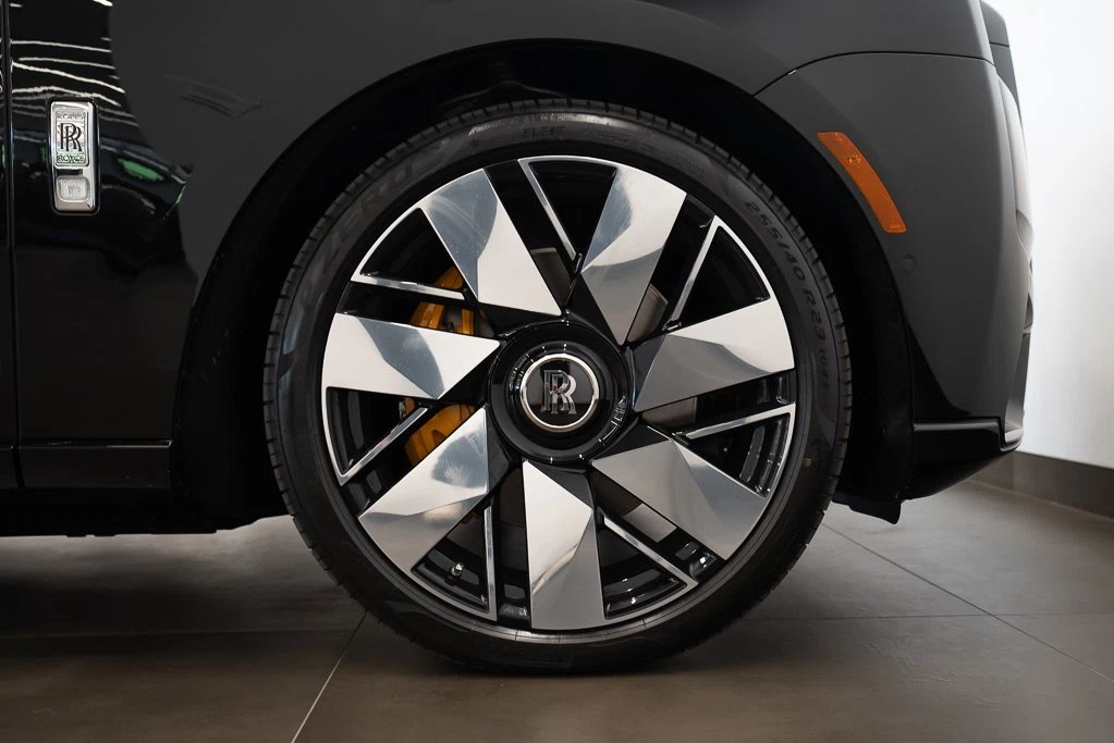 2025 Rolls-Royce Cullinan Series II, 8/24