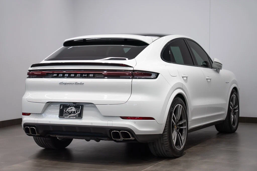 2024 Porsche Cayenne Turbo E-Hybrid Coupé (3rd Generation), 3/26