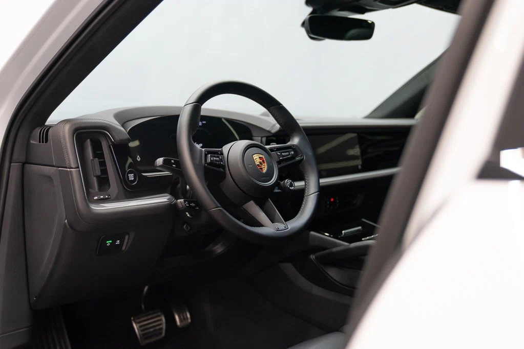 2024 Porsche Cayenne Turbo E-Hybrid Coupé (3rd Generation), 16/26