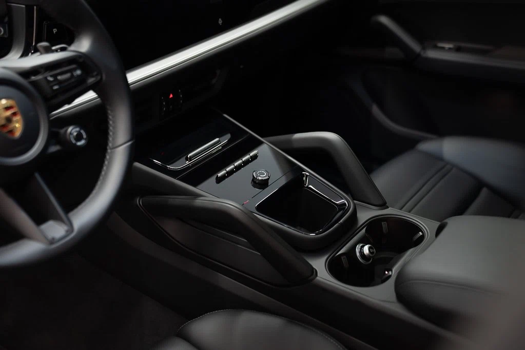 2024 Porsche Cayenne Turbo E-Hybrid Coupé (3rd Generation), 18/26