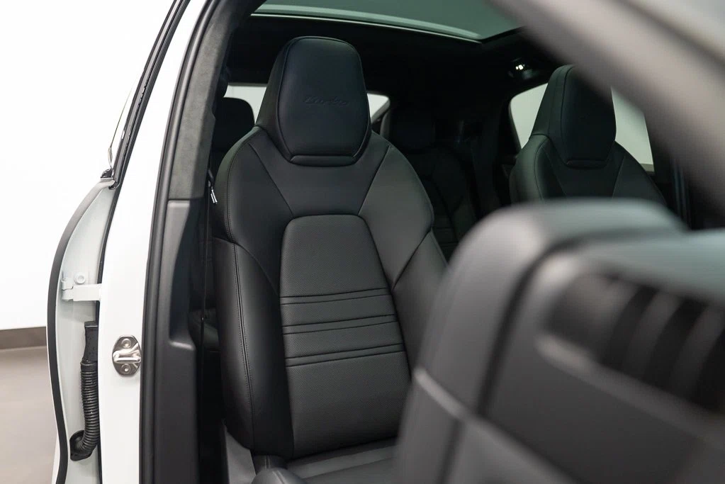 2024 Porsche Cayenne Turbo E-Hybrid Coupé (3rd Generation), 23/26