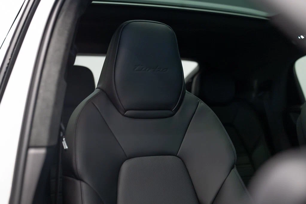 2024 Porsche Cayenne Turbo E-Hybrid Coupé (3rd Generation), 24/26